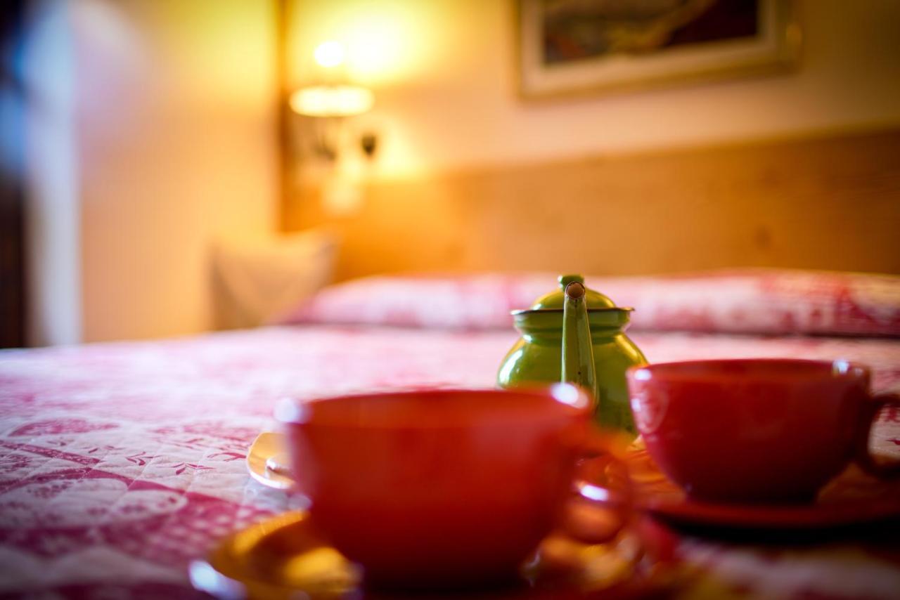 Hotel Locanda Belvedere Courmayeur Oda fotoğraf