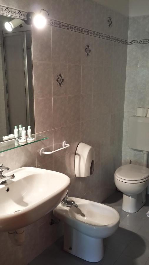 Hotel Locanda Belvedere Courmayeur Oda fotoğraf