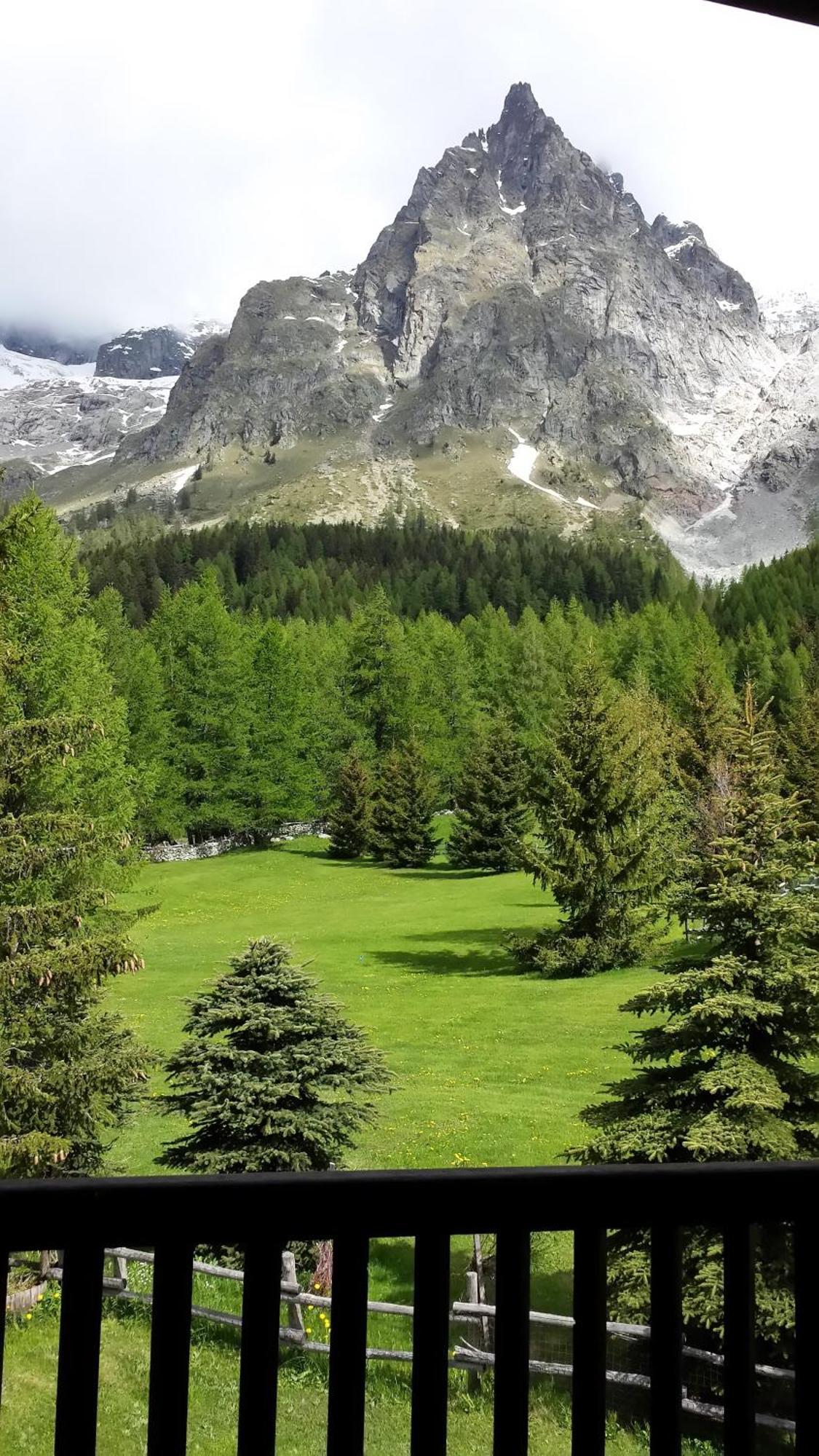 Hotel Locanda Belvedere Courmayeur Oda fotoğraf