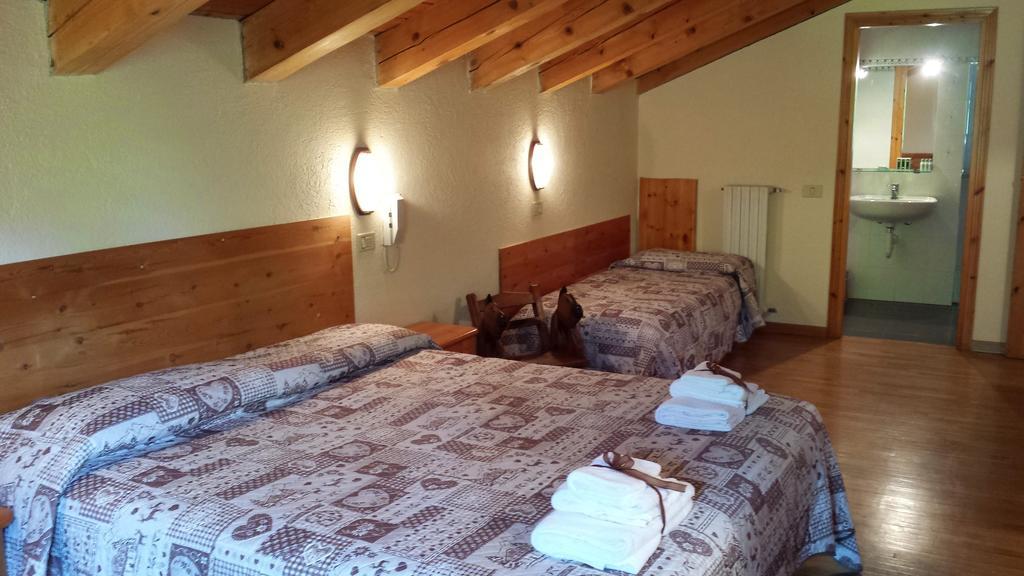 Hotel Locanda Belvedere Courmayeur Oda fotoğraf