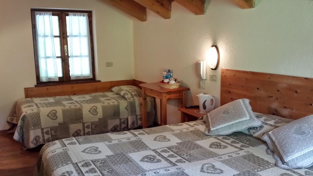 Hotel Locanda Belvedere Courmayeur Oda fotoğraf